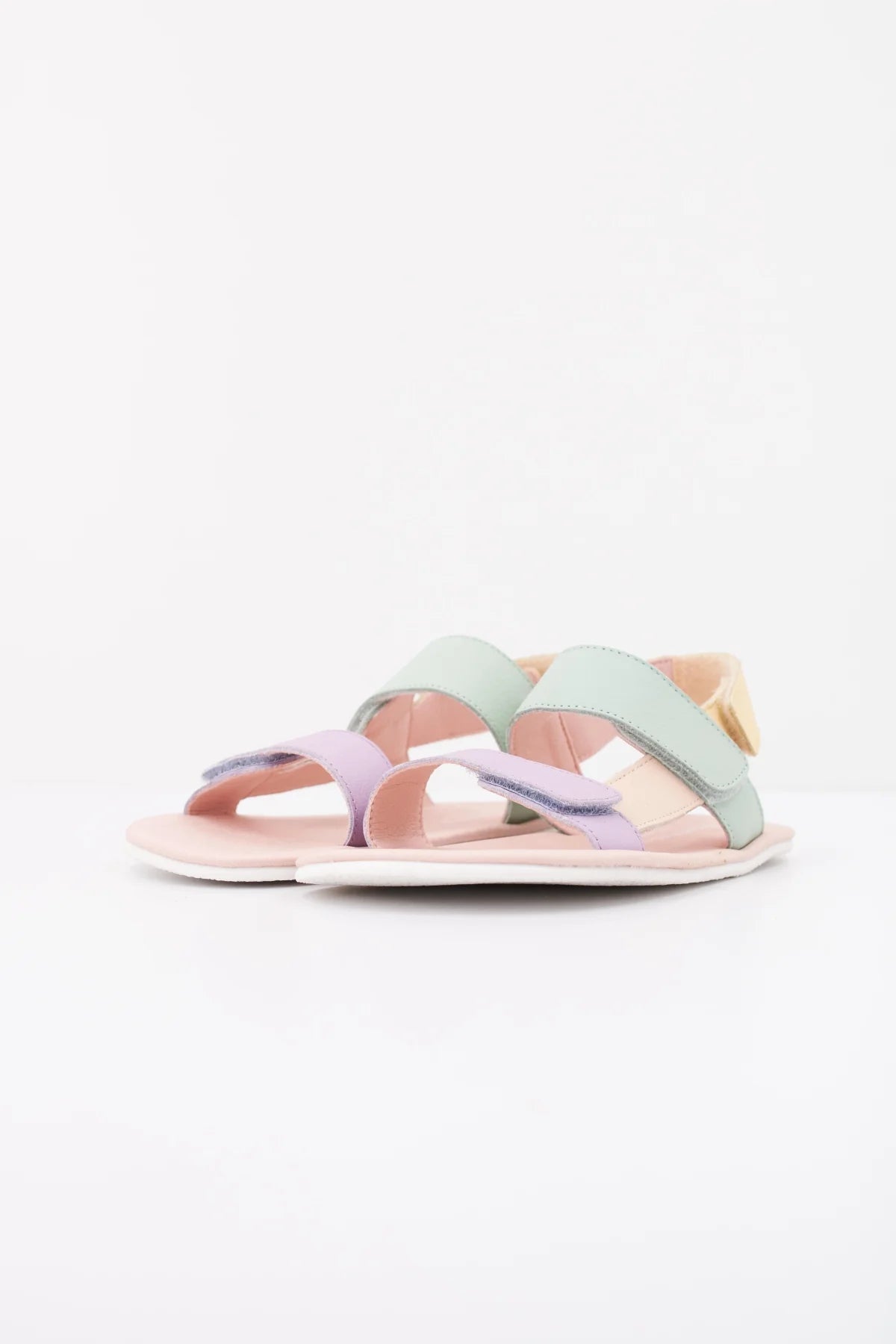 Detalle diseño multicolor sandalia barefoot Zanzibar mujer