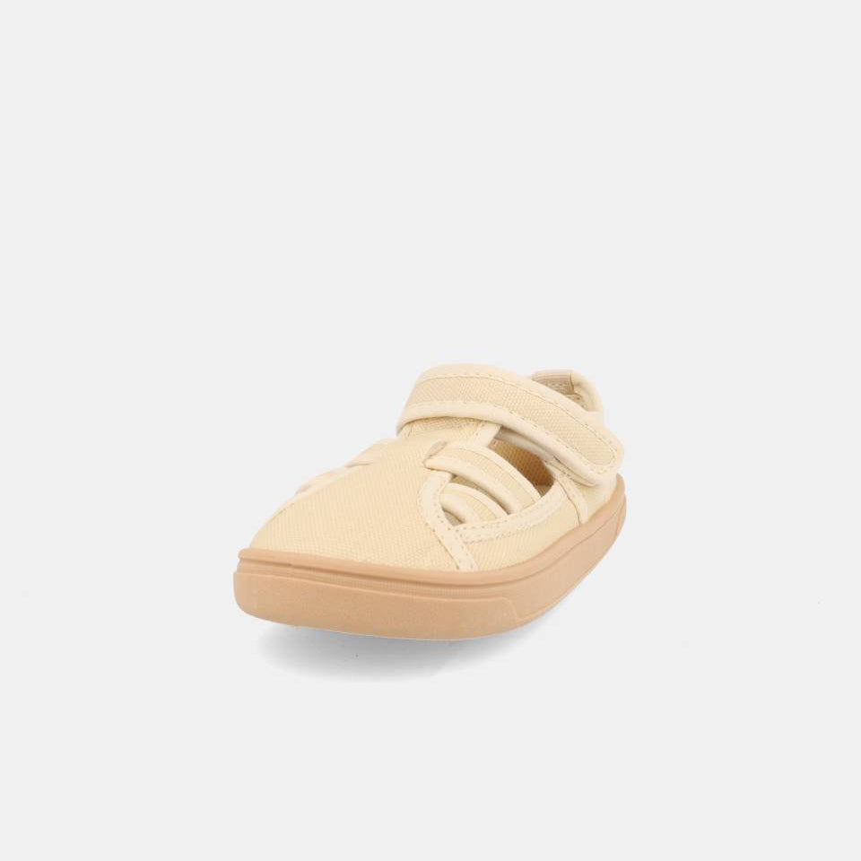 Detalle de las cangrejeras Blanditos Molly beige