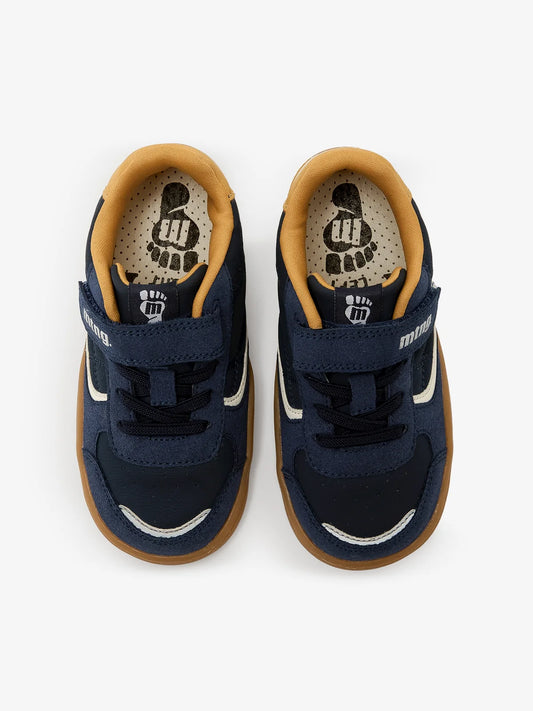 Zapatillas azul marino niño Mustang Free Wagna con detalles mostaza