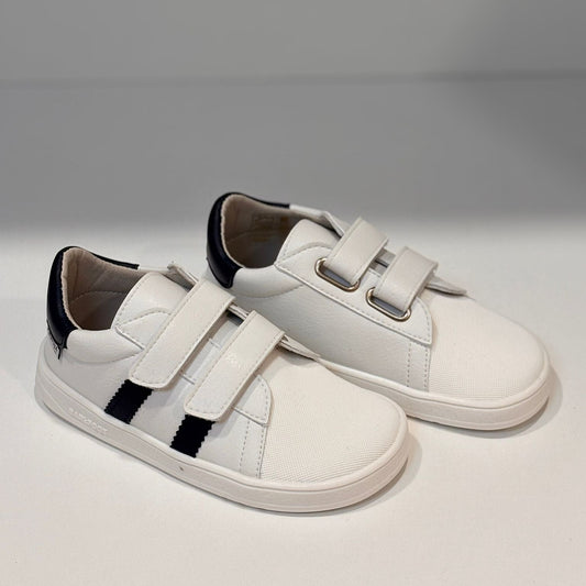 Zapatillas Piruflex blanco y negro, foto real