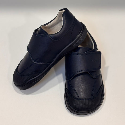 Zapatos colegiales Piruflex marino, foto real
