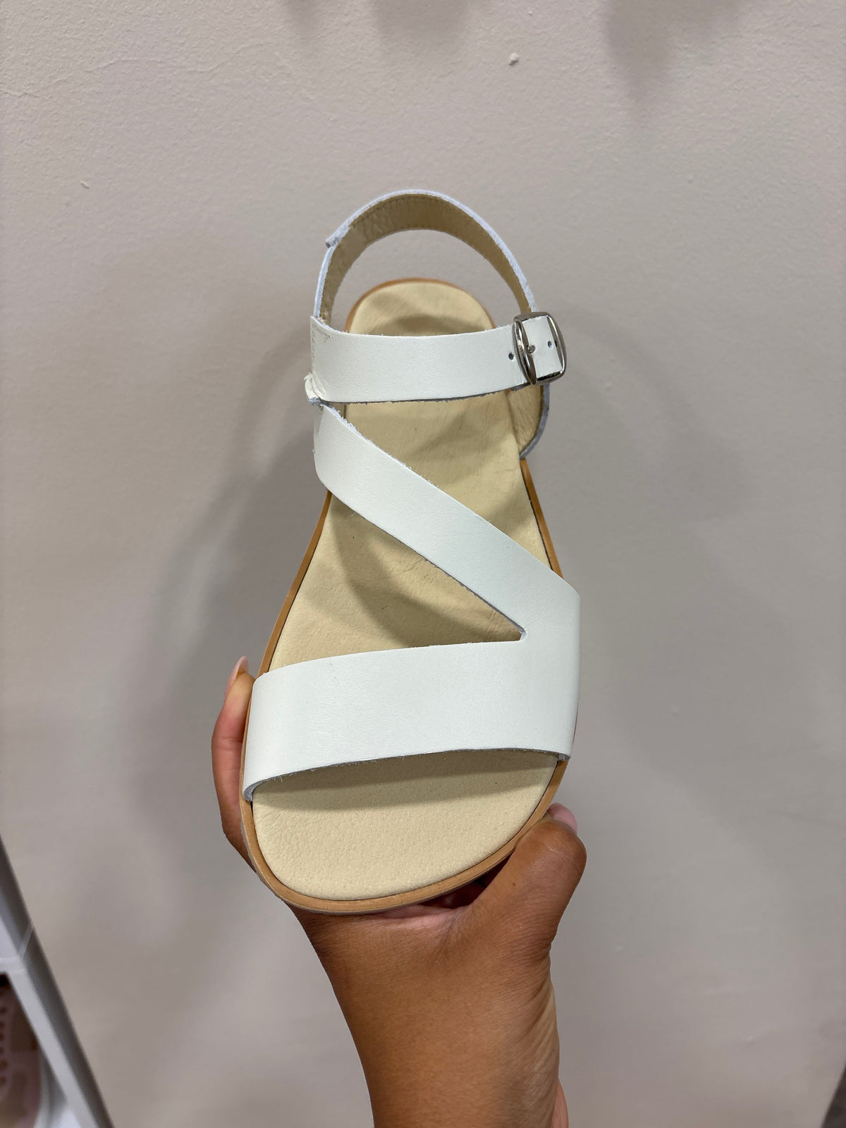 Sandalia Barefoot para mujer color blanco