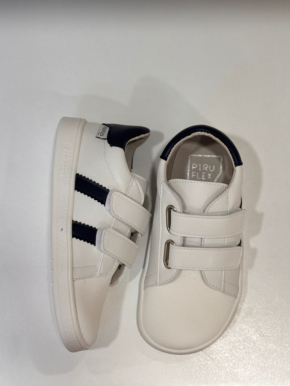 Zapatillas Piruflex blanco y negro, otra vista